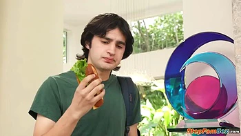 Madrastra tetona quiere sexo anal profundo