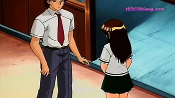 MILF soumise baisée en public, ses trous remplis de jouets