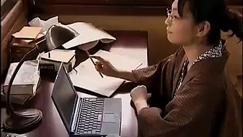 Asiatique vintage baisée dur en levrette et missionnaire