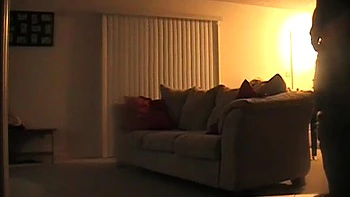 Brünette Amateurin wird hart gefickt und bläst