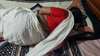 Madrasta bangladeshiana fodida forte de quatro com pau grande