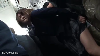 MILF japonesa follada anal en el tren