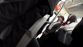 Азиатская девушка трахнута на улице и кончено внутрь