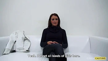 Petite poitrine brune teen Babeta 3496 baise hardcore