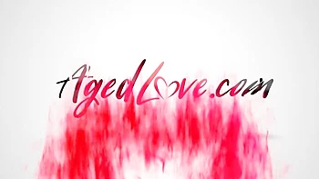 Mature en bas nylon, baisée et doigtée sur chatte mouillée