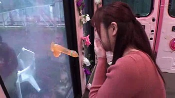 Esposa traindo pega no flagra, corno assiste