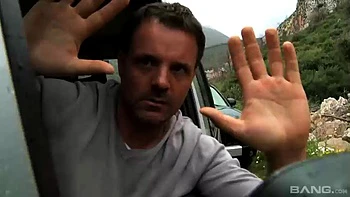 Laura Crystal se la chupa y la coge a cuatro y vaquera