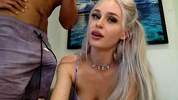 Babes chupando y corriéndose en doggy y a horcajadas