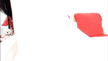 Стройная брюнетка мастурбирует и трахается в жопу