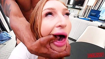 PAWG Skylar Snow wird vom dicken schwarzen Schwanz hart gefickt