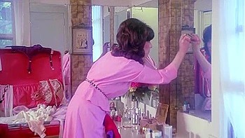 Trío vintage con pechos grandes: rubia, morena y pelirroja