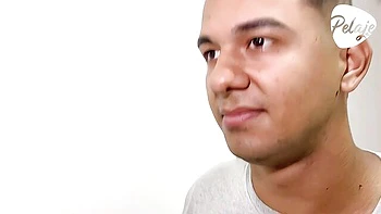 Brunette magra de peitos pequenos fodida sem camisinha