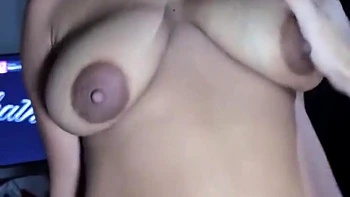 Vi ela passar, convidei e fodi sua bunda grande