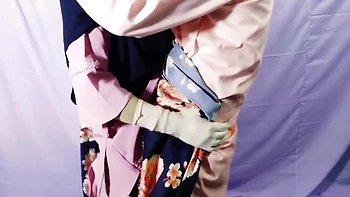 Mon beau-père me baise fort dans la cuisine