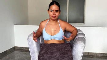 Hermanatrastra morena caliente llega del gym buscando polla y mano