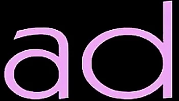 T-girl asiatique se masturbe en bikini à 60fps