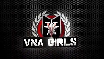 Пышногрудая Чарли Чейз сосёт огромный член и глотает сперму