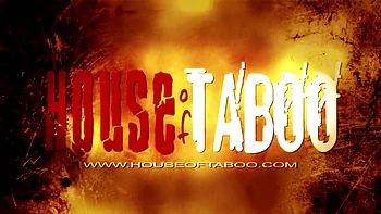 Колумбийку в цепях жестко трахали с двойным проникновением