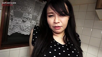 Asiatischer Teen-Engel verführt beim Fetisch-Casting in POV