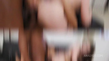 Николь Блэк и Моника Фокс — двойное анальное групповое с глотанием