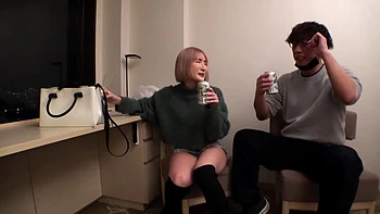 Kleine Asiatische macht schnellen, heftigen Blowjob