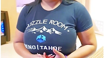 Geld geliehen, dann auf der Schaukel gefesselt und mit fettem Creampie gefickt