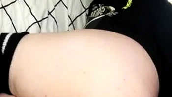 Teagan Tgirl fickt ihren Arsch mit Dildo