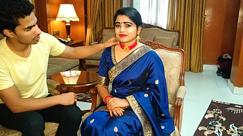 Indische Bhabhi wird hart doggy gefickt für Geld