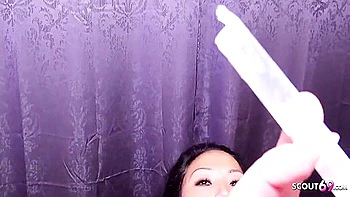 Milf asiática alemã Nicki fodida anal em festa gangbang