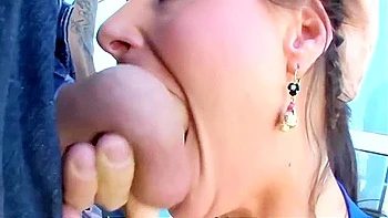 Grosse chatte qui bouge pour un cul en feu