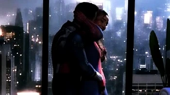 Девушка-паук трахается втроём с супергероями