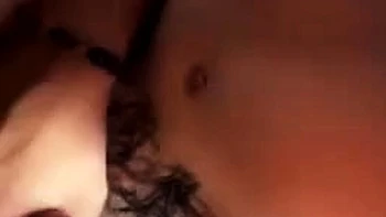 Threesome hardcore de Puppygirl avec shemale et mec