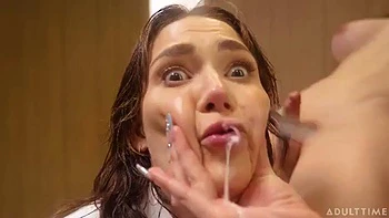 Hentai lésbico com boquete e doggy