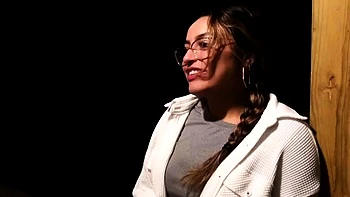 Лайла проиграла ставку на живот и её пальцами трахнули