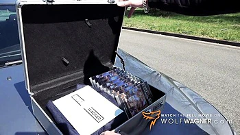 Kitty Blair lambendo buceta no vídeo alemão Wolf Wagner