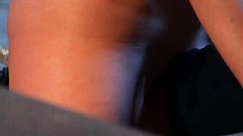 Teen Jeny Smith fummelt sich selbst geil