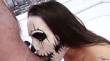 Latina aux gros seins baise anale dure en cosplay avec creampie