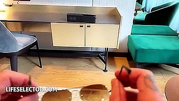 Lesya Moon suce et baise en cowgirl en lingerie