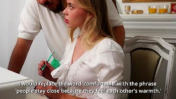 Loira inocente lambe um pau gigante e leva uma boa fodida