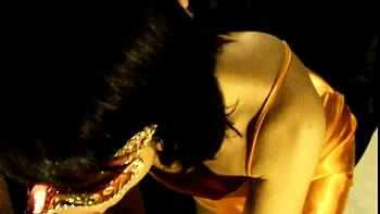 Брюнетка мамка сосёт и дрочит от первого лица