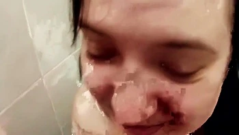 MILF pelirroja llena de esperma