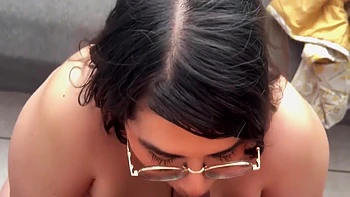 Prima latina BBW chupa pau e leva uma foda de quatro