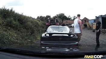 Fake Cops ficken kurvige Ebony MILF mit riesigen Titten