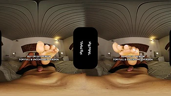 Maîtresse latina baise avec massage de pieds et pegging