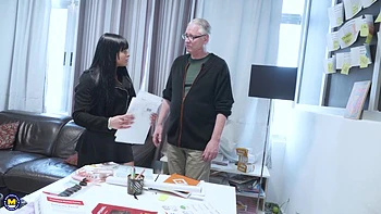 Маленькая Надя Лапьедра сосёт дедушку Ханса