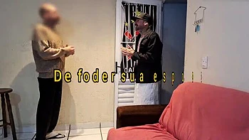 Femme aveuglée trompe son mari avec un ami poilu - candaulisme amateur et jouissance