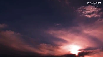 Mujer asiática coge con su padrastro a escondidas