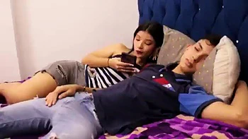 Pequena Ivy sempre excitada: boquete e cavalgada