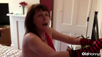 April Paisley und Lacey Starr ficken hart im Cowgirl-Dreier