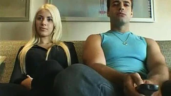 Loira brasileira chupando e cavalgando